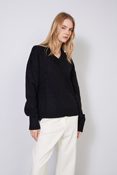 Nisan V-Neck Tricot Sweater