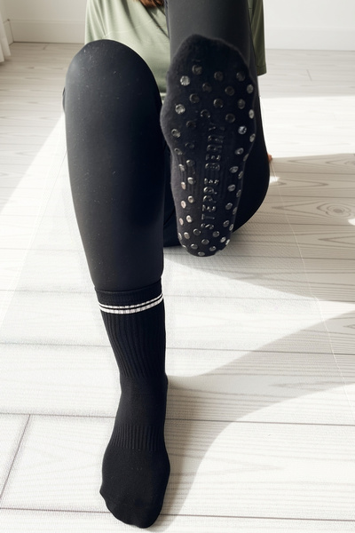 STEPPE BERRY Cotton Non-Slip Sole Towel Yoga and Pilates Socks
