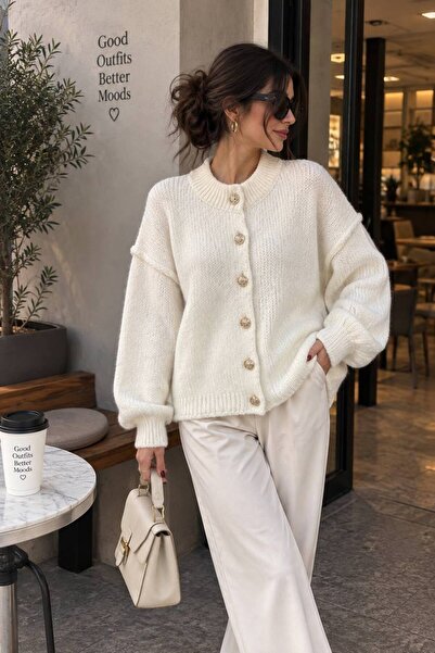 Kadın Beyaz Oversize Düğmeli Triko Hırka BB-470024702