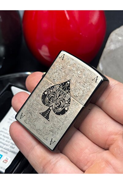 NikaŞ As Maça Temalı Kabartma Desenli Premium Benzinli Çakmak - Nostaljik Metal