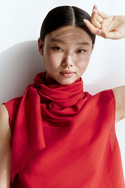 H&M Sleeveless scarf-collar blouse