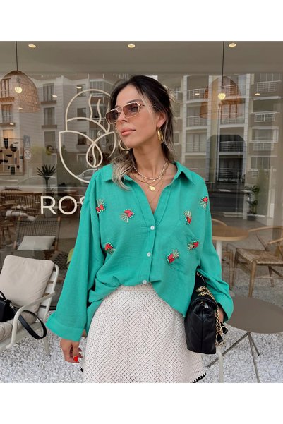 sinemkivanc co Boncuk işlemeli yeşil oversize gömlek