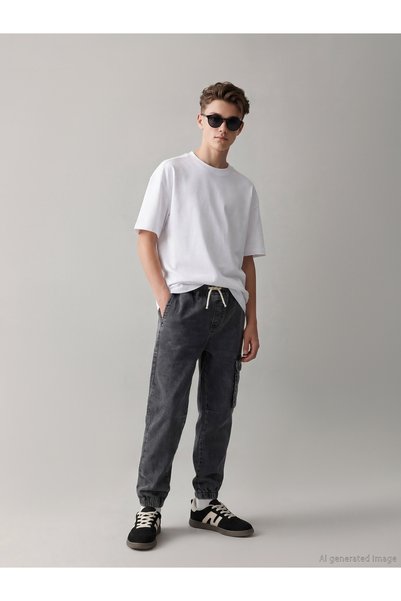 LC Waikiki Blugi cargo pentru băieți, croială jogger