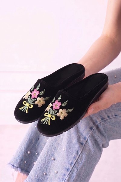 FUGA MODA Pieno Siyah Çiçek Nakışlı Kadife Dokulu Gondol Kalıp Kadın Ev Terliği