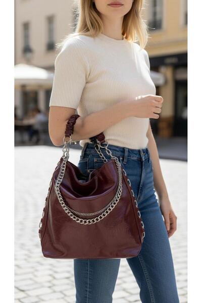 DUYGUSHOESBAG حقيبة كتف مستوردة بتفاصيل سلسلة ناعمة وحزام كبير الحجم 27374