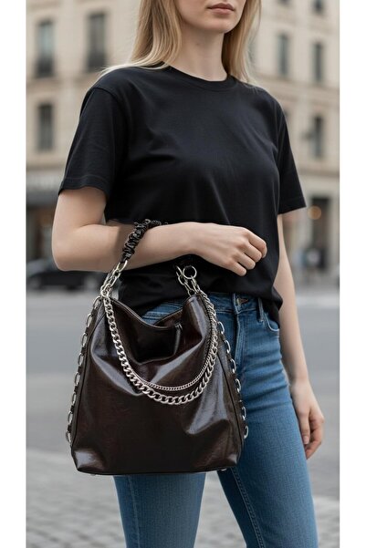 DUYGUSHOESBAG حقيبة كتف مستوردة بتفاصيل سلسلة ناعمة وحزام كبير الحجم 27374