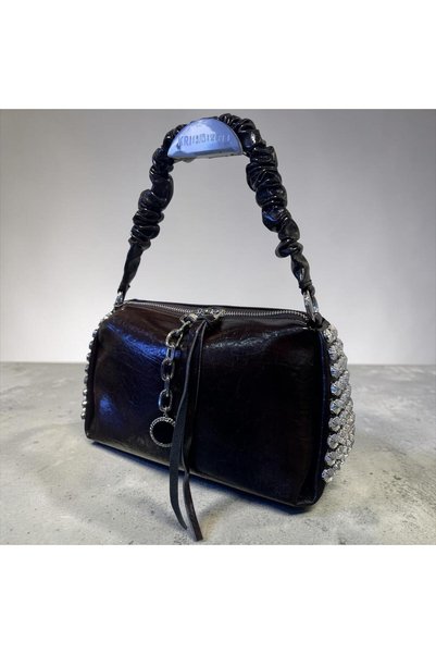 DUYGUSHOESBAG حقيبة يد مستوردة للنساء بحزامين مع تفاصيل مسمار على الجوانب ومق...