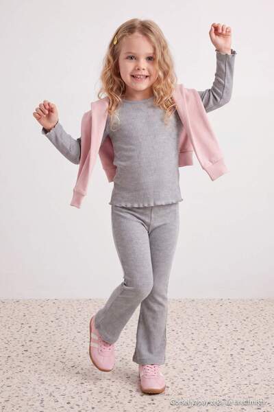 TRENDYOLKIDS Gri Kız Çocuk Düz Örme Alt - Üst Takım TKDAW27AU00042