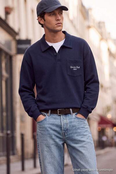 TRENDYOL MAN Lacivert Oversize/Rahat Kalıp Nakışlı Polo Yaka Sweatshirt TMNAW...