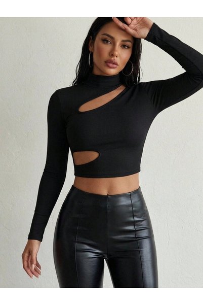 morche Crop top cu mânecă lungă, decolteu asimetric la piept și decolteu lateral, cu detalii decupate tip fereastră.