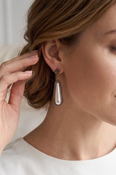 FAYRA ACCESSORIES Kristal Taşlarla Çevrili Su Damlası İnci Küpe