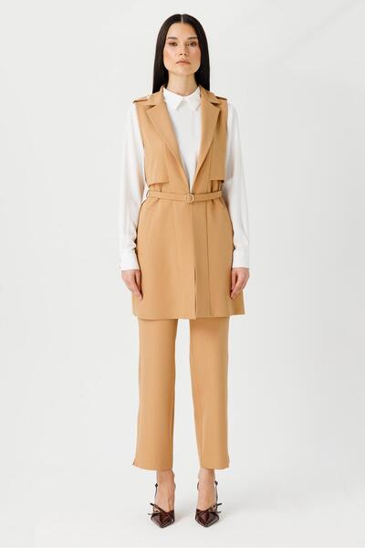 Esswaap Aller Detaylı İnce Kemerli Yelek Pantolon Takım Camel