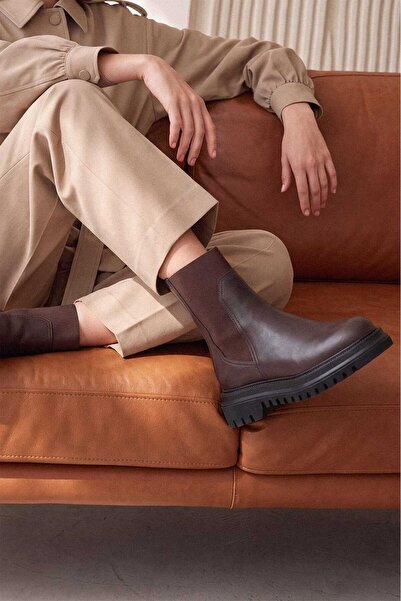 Mio Gusto Kali Brown Women's Boots with Side Elastic and Serrated Sole