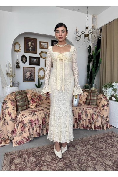 BERELLA Gül Aplikeli Büzgü Detaylı Dantel Balık Elbise