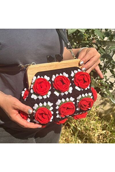CrochetBilgen El Örgüsü Gül Motifli Ahşap Klipsli Kadın Çapraz Çanta Ayarlanabilir Askılı