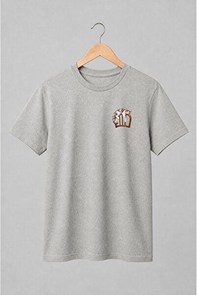 Generic Brand Tricou unisex cu Pisică tricoloră dormind pe scaun rustic