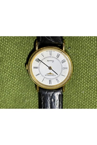 Long Loncin Pilli Model Women's Wristwatch in Good Condition Working Perfectly 23 mm in Diameter