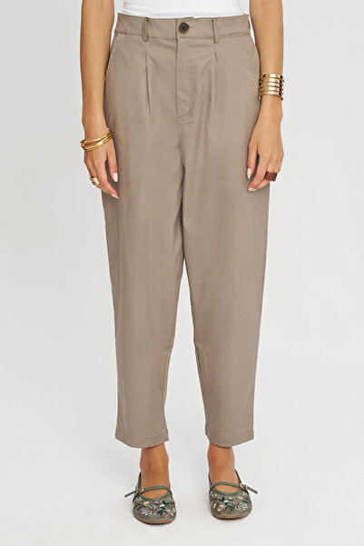 Orfeo Negro Women's Pleated Front Carrot Cut Casual Pants