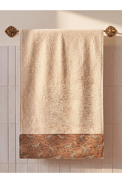 LC Waikiki Bej Leopar Desenli Pamuklu Yüz Havlusu 50x80 Cm