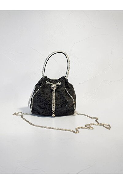 bag حقيبة نسائية سوداء لامعة مزينة بسلسلة أنيقة وحزام سلسلة
