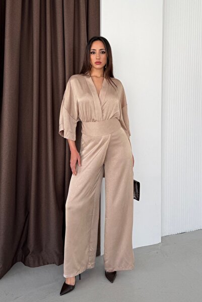 Serica Moda Μπεζ ολόσωμη φόρμα με διπλό στήθος, ζώνη και φαρδιά μανίκια