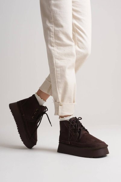 DefHeel'e Thick Sole Boots with Plush Lacing Detail on the Inside, Light Brown