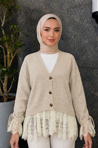 Lunfia Büzgülü Kolları Bağcıklı Etek ve Dantel Detaylı Düğmeli Yumoş Hırka - Bej