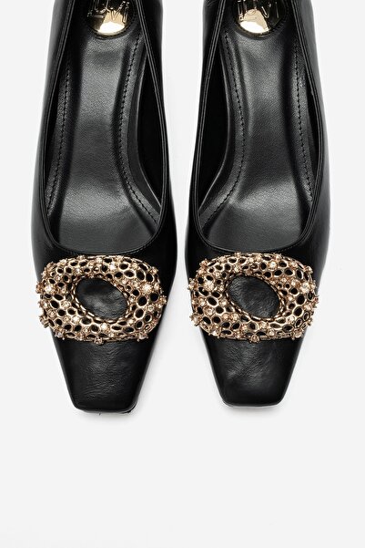 LuviShoes MARTE Siyah Cilt Tokalı Kadın Kısa Topuklu Ayakkabı