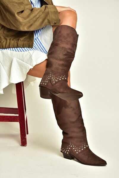 Fox Shoes Z726106802 Brown Suede Thick Heeled Women's Boots with Pin Detail