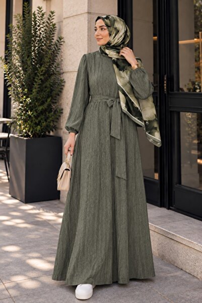 Wise&Go Store Kadın Kuşaklı Dokulu Tesettür Elbise – Uzun Kollu Günlük Elbise