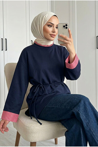 Kirazca Butik Kadın Çizgi Detaylı Yaka ve Geniş Manşetli Kuşaklı Tunik 70 cm