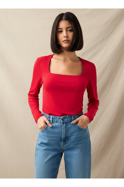 FAV Regular Fit T-shirt with Square Neck