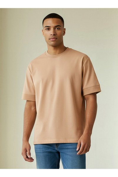 FAV Men Relaxed Fit Crew Neck Short Sleeve Patch Detail T-shirt