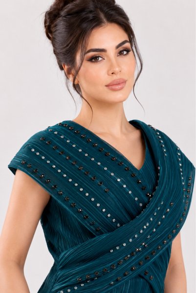 Opera Fashion فستان سهرة طويل بزينة لامعة وخطوط طولية - تركواز