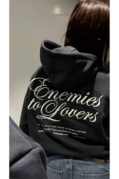 Minga London سويت شيرت مطبوع عليه عبارة "Enemies To Clovers" كبير الحجم