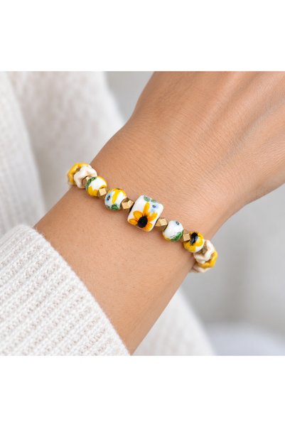 HER ŞEY NOTA www.herseynota.com Yellow and White Floral Patterned Beaded Gold...