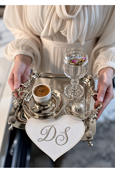 2Ddesign Kişiye Özel Kalp Şeklinde Monogram Nakışlı Damat Kahve Peçetesi – İs...