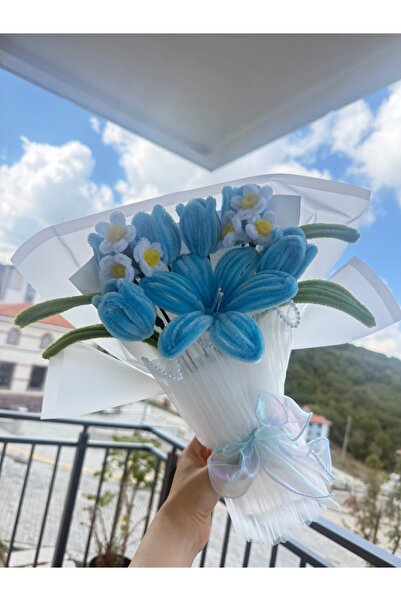 EFA Flowers Mavi Lilyum Şönil Çiçek Buketi – Papatya Detaylı El Yapımı Özel G...