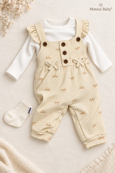 METEOR BABY Kız Bebek Takımı Badili Fiyonk Desenli Askılı Salopetli Çoraplı 3...