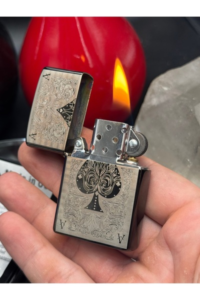NikaŞ As Maça Temalı Kabartma Desenli Premium Benzinli Çakmak - Nostaljik Metal