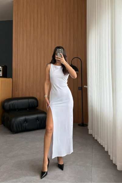 OYKU FASHION Vücuda Oturan Yırtmaçlı Elbise Beyaz