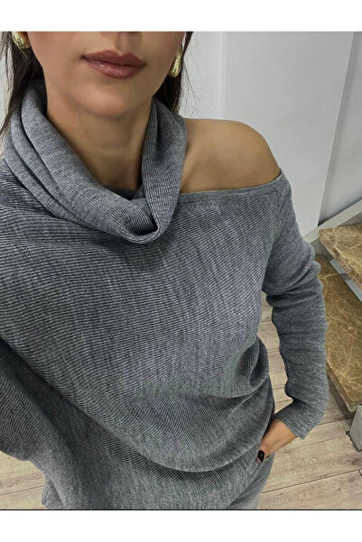 Perry Boutique بلوزة تريكو بتفاصيل ياقة قابلة للإزالة منخفضة الكتف