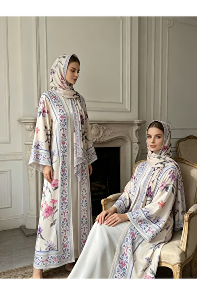 Classy She عباءة أنيقة مطبوعة مع حجاب متناسق، بقصة نصف دائرية.