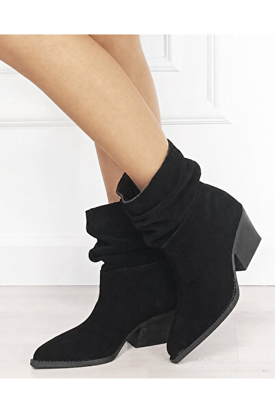 Ideal Shoes Κοντές μαύρες γυναικείες δερμάτινες μπότες 5308A 110