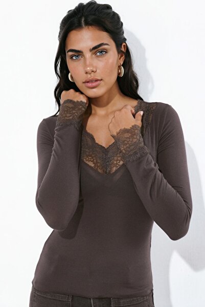 Hiccup Lace Detailed V-Neck Knitted Stretchy Top