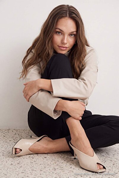 TRENDYOL SHOES Μπεζ Ανοιχτό Μπροστινό Μέρος 8 εκ. Γυναικεία Κλασικά Παπούτσια...