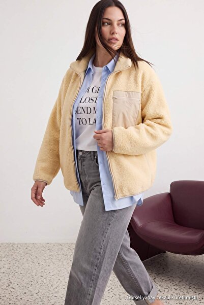 Trendyol Curve سترة محبوكة من Winter Essentials مزودة بسحّاب وياقة عالية وجيب...