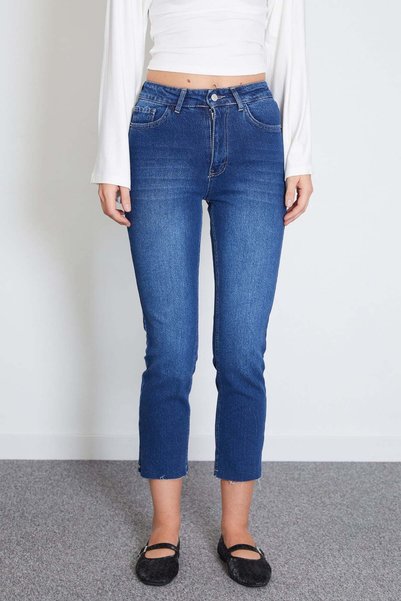 Fulla Moda Fermuarlı Kesik Paça Jean