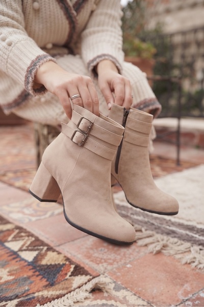 NOVELLAM SHOES Kadın Hermina Bej Süet Çift Tokalı Kısa Bot