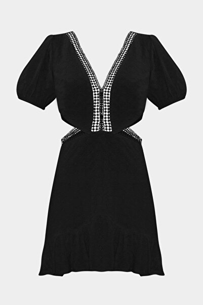 Açelya Okcu Fisto Detaylı Cut Out V Yaka Slim Fit Kadın Mini Elbise